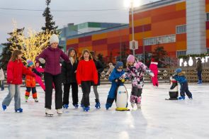 Два бесплатных ледовых катка открылись в ОЭЗ «Технополис Москва»